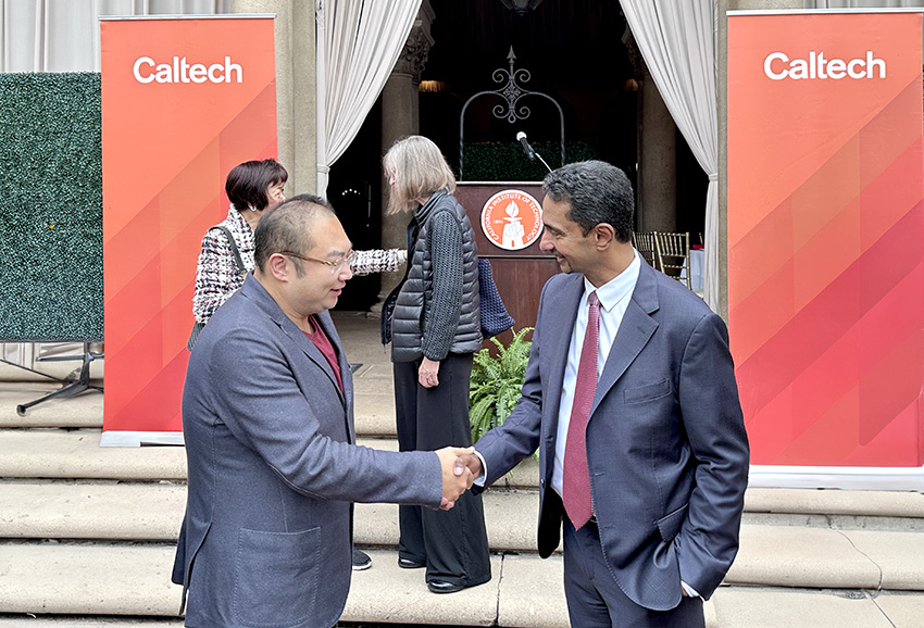 俄罗斯专享会集团董事局主席徐鹏会晤加州理工新任校长 恭贺履新共话合作